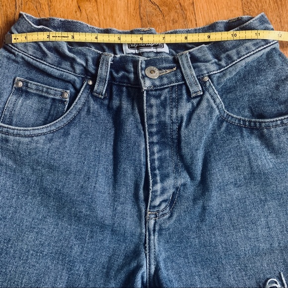 Vintage 90s High Rise Mom Fit Jean Shorts - Picture 3 of 4